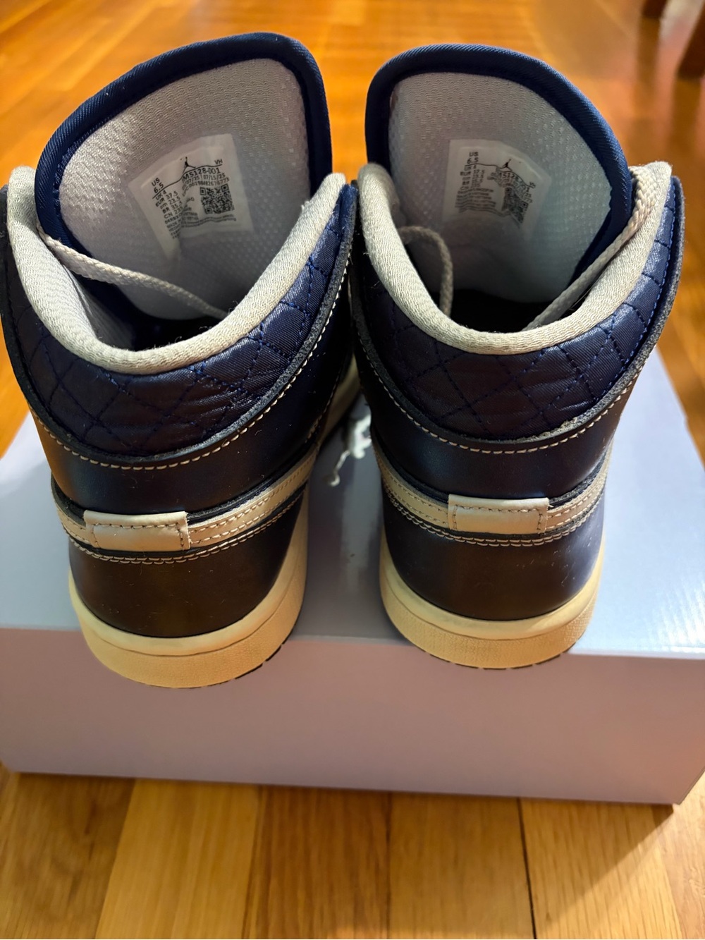 Women’s Air Jordan 1 Mid SE Size 6.5 - Picture 3 of 7